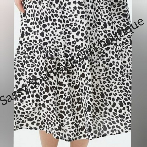 🆕⭐ Black and white snow leopard midi skirt - Picture 3 of 6